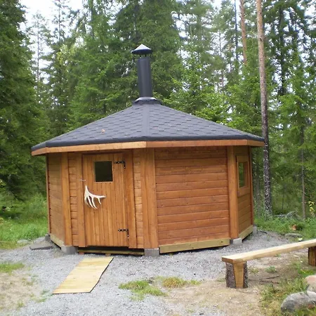 Vanha Vaeaetaenen Chalet Vaatanen