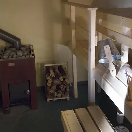 Vanha Vaeaetaenen Chalet *